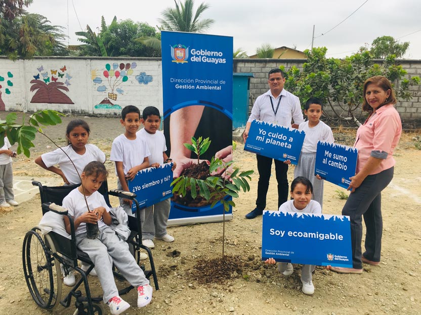 Niños de Daule aprendieron la importancia de la reforestación, mediante  campaña 'Siembra un árbol' del Gobierno del Guayas - Prefectura del Guayas