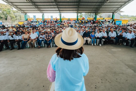 Conversatorio Agrícola conectó a prefecta Marcela Aguiñaga con necesidades de pequeños productores