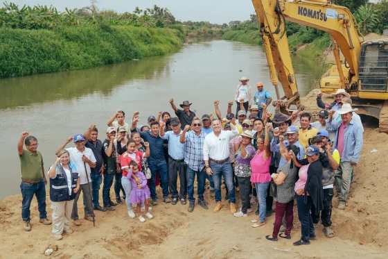 Prefectura Ciudadana del Guayas refuerza ribera del río Mastrantal para proteger a 2.500 habitantes en Salitre