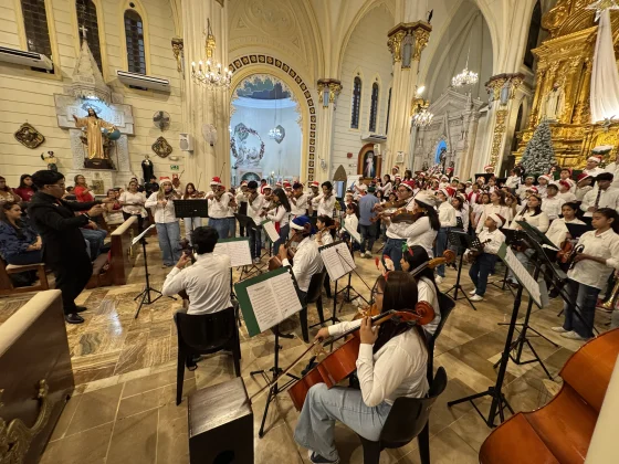 En Guayaquil, la Iglesia La Merced fue el escenario del Concierto “Sinfonía de Navidad” organizado por la Prefectura a través del proyecto Guayas Sinfónica, que puso en escena a 150 jóvenes talentos de la provincia