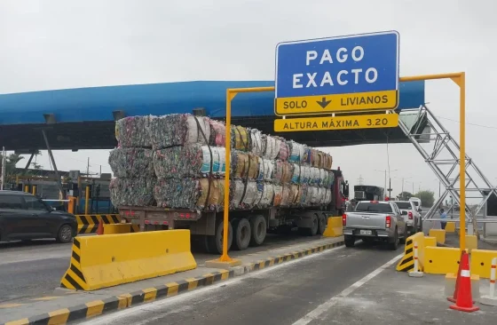 En peajes de vías concesionadas del Guayas, la Prefectura habilitanuevos carriles para mejorar flujo vehicular y ahorrar tiempo a los usuarios