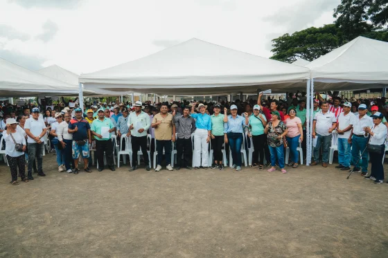 Con una inversión que supera los $300.000, la Prefecta Marcela Aguiñaga lideró entrega masiva de semillas certificadas de arroz y maíz para 1.400 pequeños productores de Colimes y Balzar