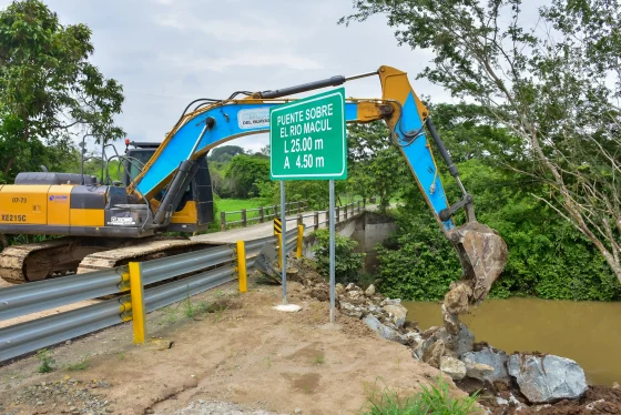 Emergencias viales en 7 cantones de Guayas, a causa de fuertes lluvias, fueron atendidas inmediatamente por la Prefectura