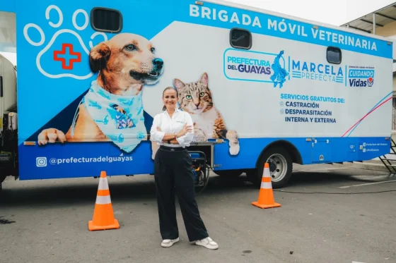 En Sauces 8, norte de Guayaquil, la Prefecta Marcela Aguiñaga, presidió el lanzamiento oficial de nueva Clínica Móvil Veterinaria que brindará atención gratuita a las mascotas, en Guayas