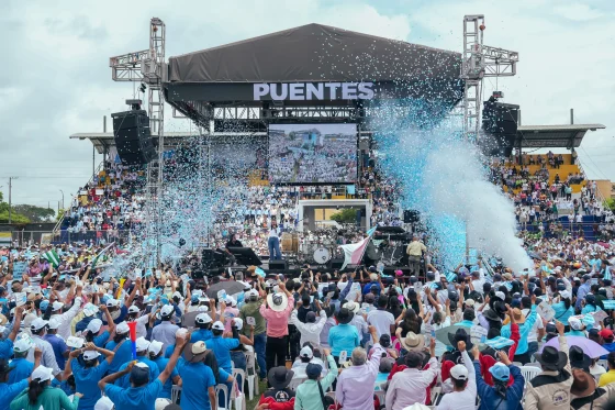 Prefecta Marcela Aguiñaga en relación con el nuevo rumbo que marcará su gestión: «Hoy soy la Prefecta de los que votaron por mí, y también de los que no. Soy la Prefecta de los correístas, de los socialcristianos, de los independientes y de los que están hartos de la política. Porque cuando se inunda un arrozal, el agua no pregunta de qué partido es el dueño… ¡Guayas no pide, Guayas hace!”