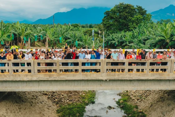 Prefecta Marcela Aguiñaga entrega nuevo puente estratégico en la Parroquia Tenguel y anuncia el inicio de trabajos en 8,5km de una vía que conecta con el sur del país, con financiamiento CAF por $5 millones