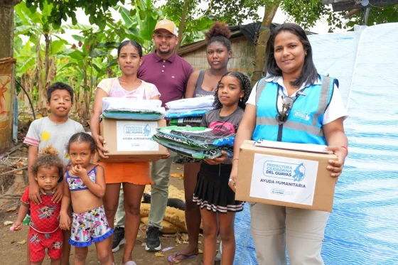 Prefectura del Guayas llevó asistencia humanitaria para afectados por el colapso de dos viviendas, a causa de fuertes lluvias, en El Triunfo y Yaguachi