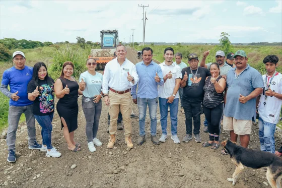 10 km de mantenimiento vial ejecutados por la Prefectura del Guayas fortalecen la movilidad rural de habitantes en Naranjal