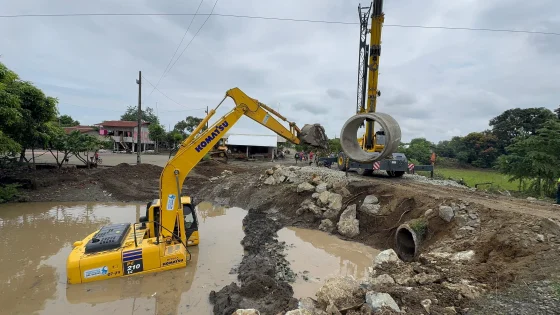 Emergencia por socavón en represa Chilintomo, en el cantón Jujan, es atendida por la Prefectura del Guayas, con la ejecución de trabajos para proteger la infraestructura
