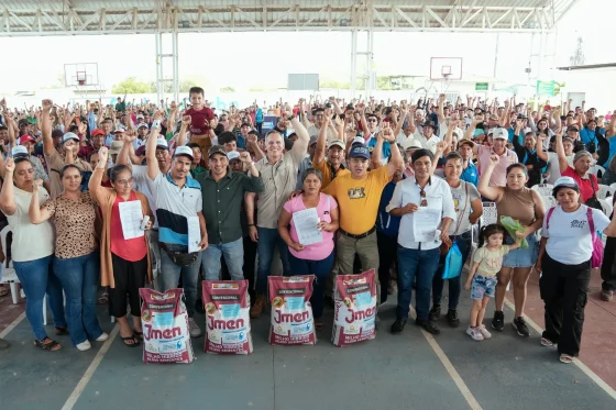 Pedro Carbo vivió una fiesta productiva con la entrega de semillas certificadas de maíz a 700 pequeños agricultores, impulsada por la Prefectura del Guayas