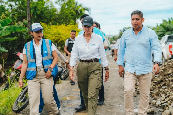 Prefecta Marcela Aguiñaga reafirma acciones preventivas frente al invierno y descarta que el dragado sea la única solución