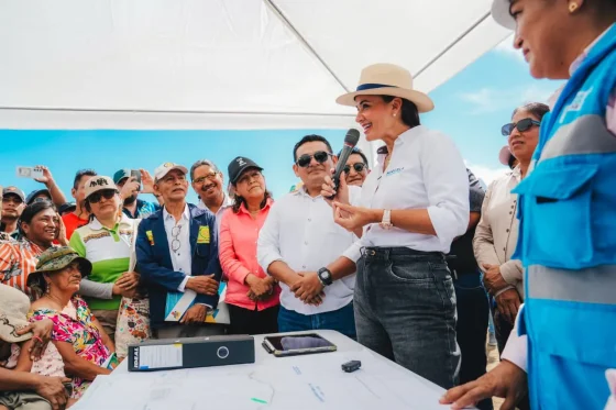 Prefecta Marcela Aguiñaga supervisó el avance de una obra histórica,que supera los $5 millones y contempla la rehabilitación de 7.5km en la vía San Antonio-San Miguel, estratégica para las comunidades rurales de los cantones Guayaquil y Playas