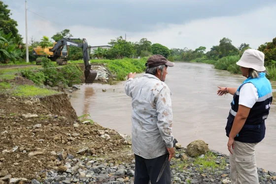 Prefectura del Guayas atiende emergencia por socavón del río Chimbo, en el cantón Yaguachi, como parte de intervenciones en zonas vulnerables de la provincia, por las lluvias