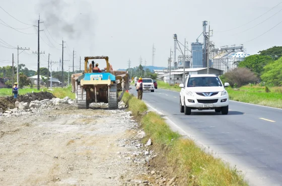 Con la ampliación del segundo tramo de la vía La Aurora-La T de Las Maravillas-desvío a Daule, la Prefectura del Guayas beneficia a 300.000 usuarios y reduce en un 30% los tiempos de circulación