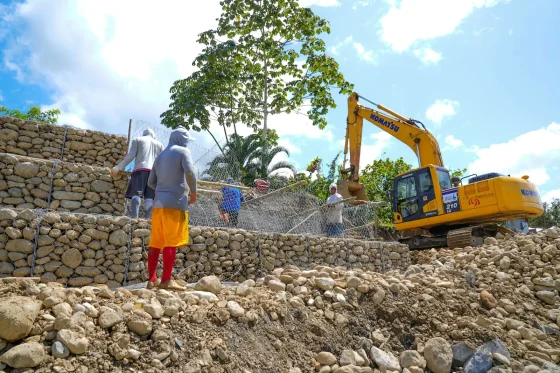 El nuevo muro de gaviones de 100 metros en el sector Las Damas pone a salvo a viviendas asentadas al pie del río Jagua, en Naranjal