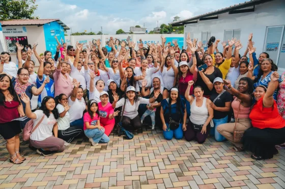 Mujeres de Monte Sinaí generan más de $30.000 de ingresos a través de panadería comunitaria impulsada desde la Manzana del Cuidado de la Prefectura del Guayas