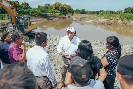 Refuerzo emergente en Puerto Las Cañas protege a cerca de 3.000 habitantes y áreas agrícolas ante el aumento del caudal