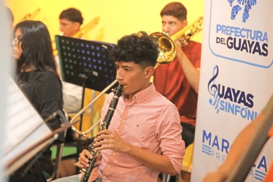 Talento de Guayas llega a Europa: Clarinetista de la Orquesta Sinfónica Juvenil de Prefectura, obtiene beca para estudiar en prestigiosa academia de Francia