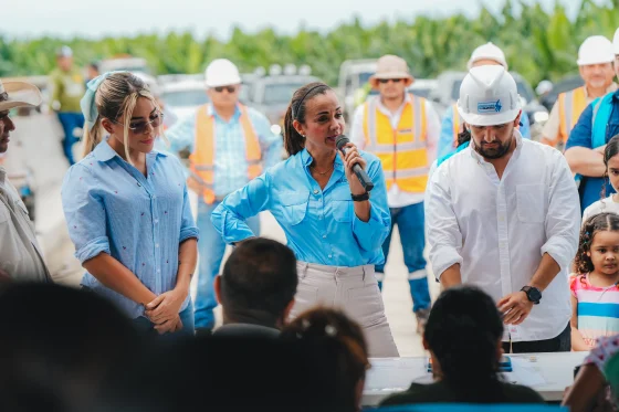 Prefecta Marcela Aguiñaga constata La rehabilitación integral de la vía Simón Bolívar–Lorenzo de Garaicoa,entró en su fase final, bajo la inspección de la prefecta Marcela Aguiñaga