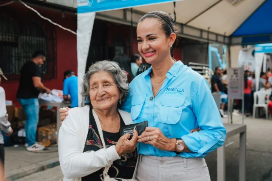 Prefecta Marcela Aguiñaga dio paso a nuevo programa gratuito que incluye exámenes visuales y entrega de 50.000 lentes