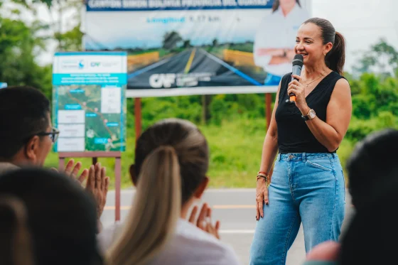 Con financiamiento CAF por casi $6 millones, Prefecta Marcela Aguiñaga entrega la vía Simón Bolívar-Lorenzo de Garaicoa, tras más de una década de abandono
