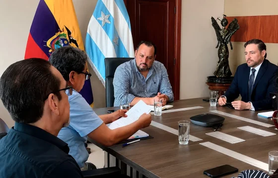 Por disposición del prefecto Carlos Encalada, se implementará sistema temporal de reducción de velocidad en la vía La Aurora-Samborondón, a la altura de las urbanizaciones Castilla y Las Delicias