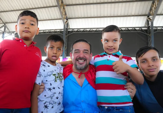 Cientos de sonrisas iluminaron Guayas en la celebración del Día del Niño impulsada por la Prefectura y liderada por Carlos Encalada
