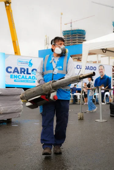 Más de 138.000 Kits para cubrir salud, alimentación y necesidades primarias, ya empezaron a distribuirse en zonas estratégicas de Guayas para enfrentar los efectos del Fenómeno El Niño