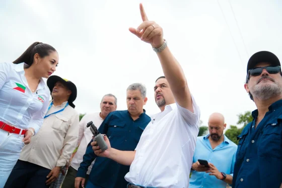 Prefecto Carlos Encalada verifica afectaciones del invierno en Balao y define acciones inmediatas para proteger a la población ante un posible Fenómeno El Niño