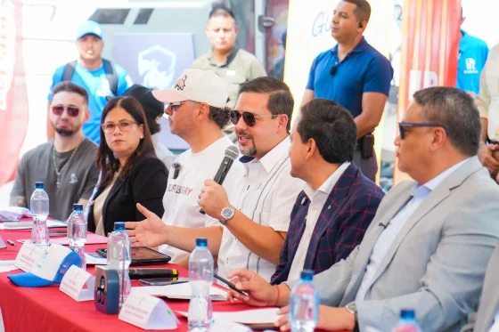 Con una feria de emprendimientos de Guayalma en el Burger Show, el Prefecto Carlos Encalada apuesta por la reactivación económica y el turismo de Guayas