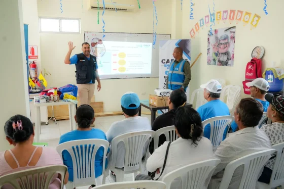 Más de 1.000 líderes comunitarios son capacitados por la Prefectura del Guayas, en 34 talleres, para que enseñen a sus comunidades cómo salvar vidas ante El Niño
