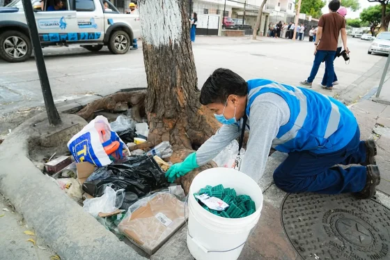 Prefecto del Guayas, Carlos Encalada, atiende clamor ciudadano en Urdesa Central con brigadas de desratización y fumigación ante el próximo invierno